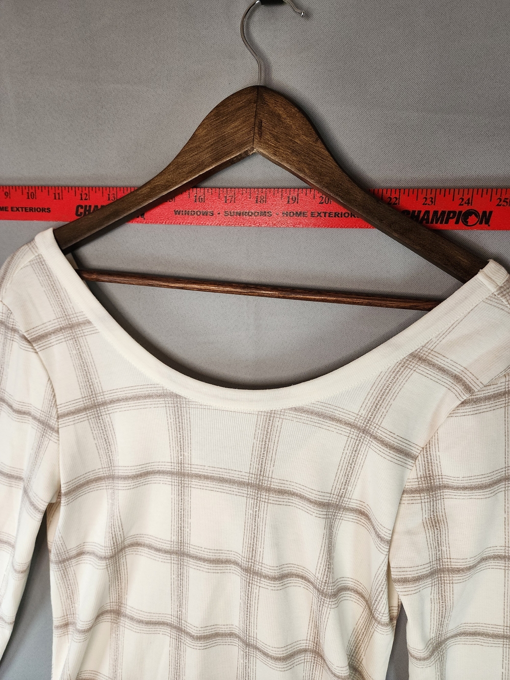 Chaser Cream Plaid Ruched Long-Sleeve Top - Picture 6 of 7
